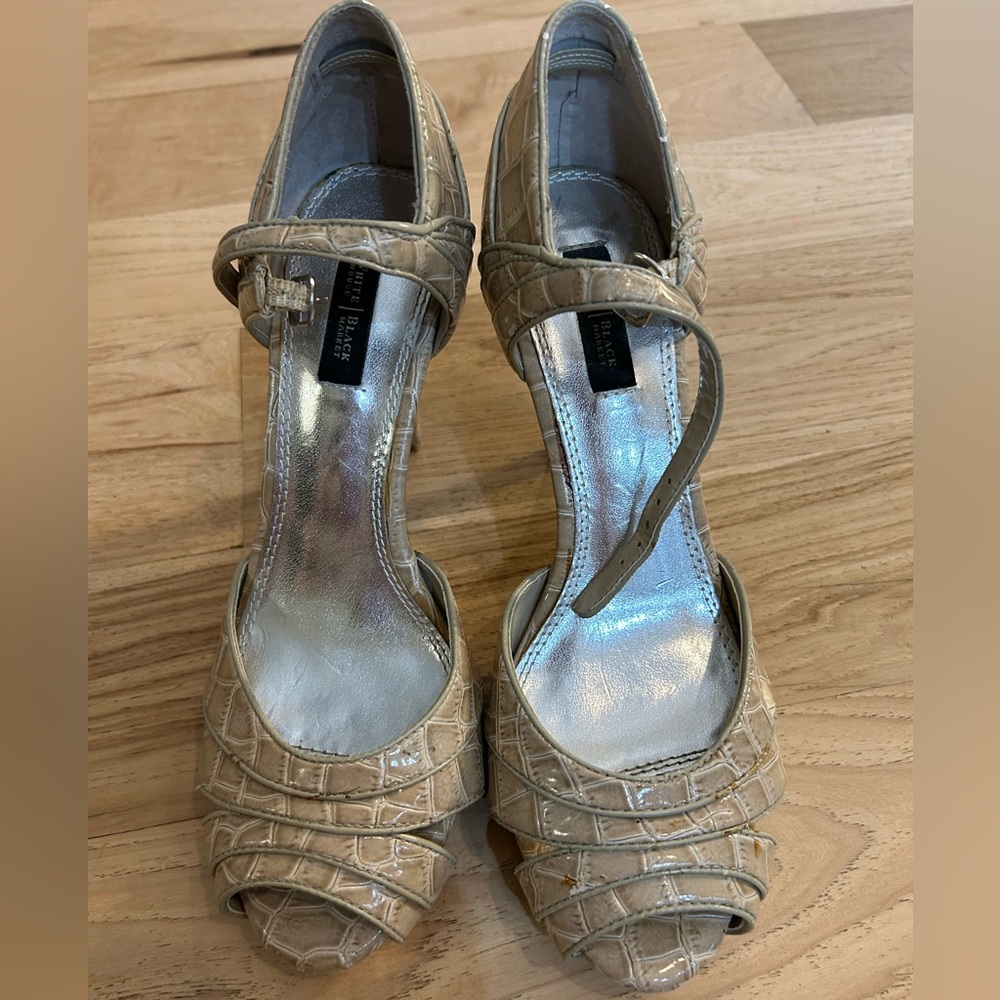 White House black market heels size 8
